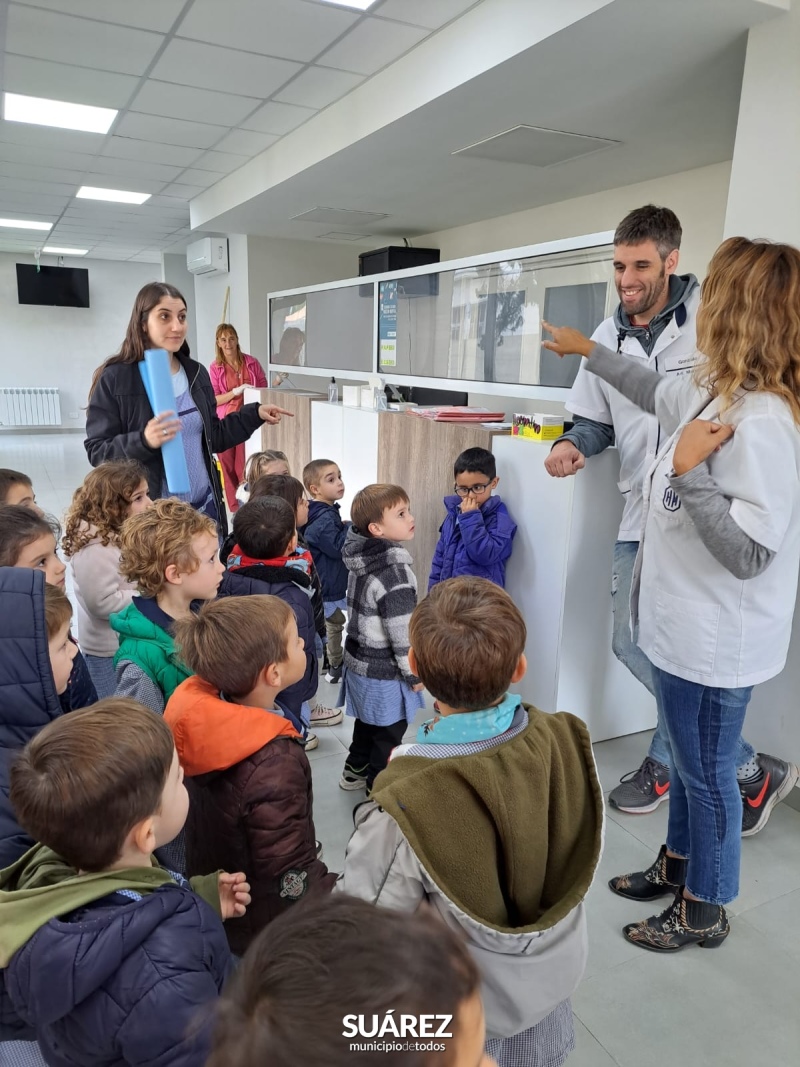 Alumnos del Jardín Cumelén visitaron el Materno Infantil