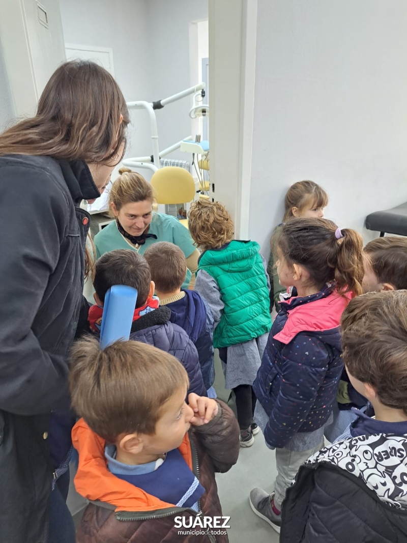 Alumnos del Jardín Cumelén visitaron el Materno Infantil