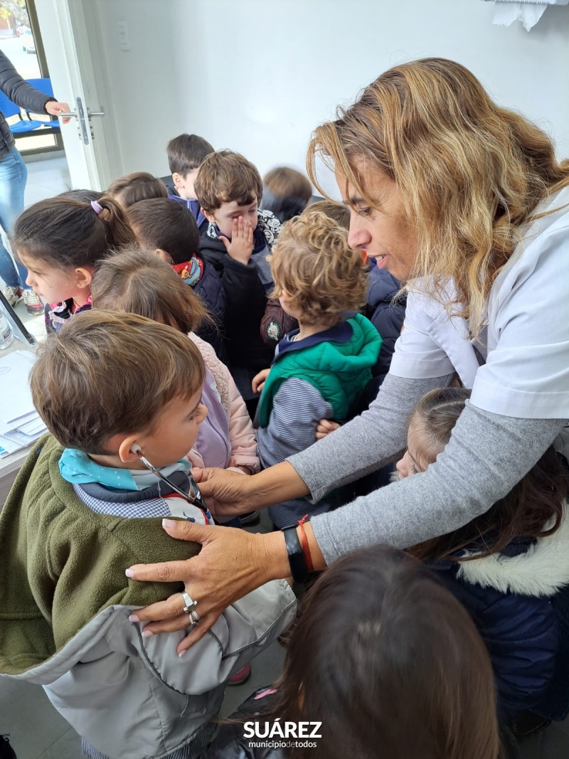 Alumnos del Jardín Cumelén visitaron el Materno Infantil