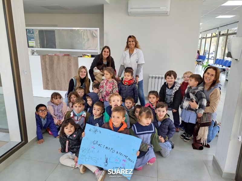 Alumnos del Jardín Cumelén visitaron el Materno Infantil