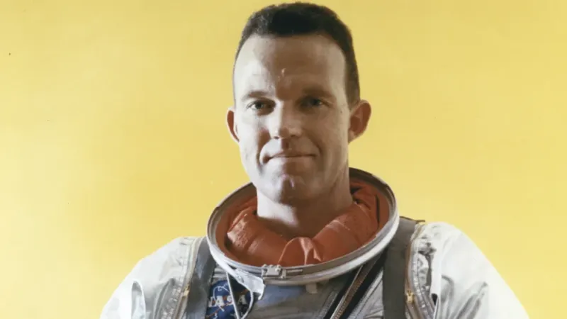 El 15 de mayo de ese año de la década del 60, el comandante de la Fuerza Aérea estadounidense, Gordon Cooper, fue el astronauta solitario a bordo de una nave espacial Mercury