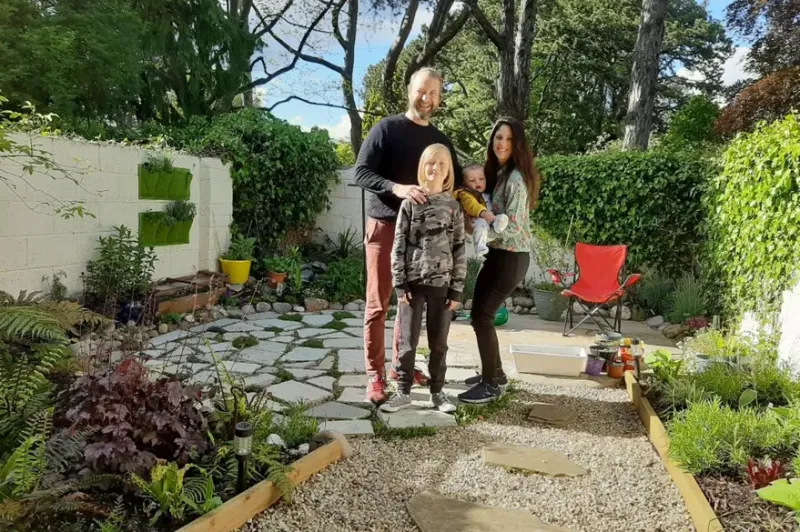 Daire hoy vive en Dublín junto a su mujer y sus dos hijos.