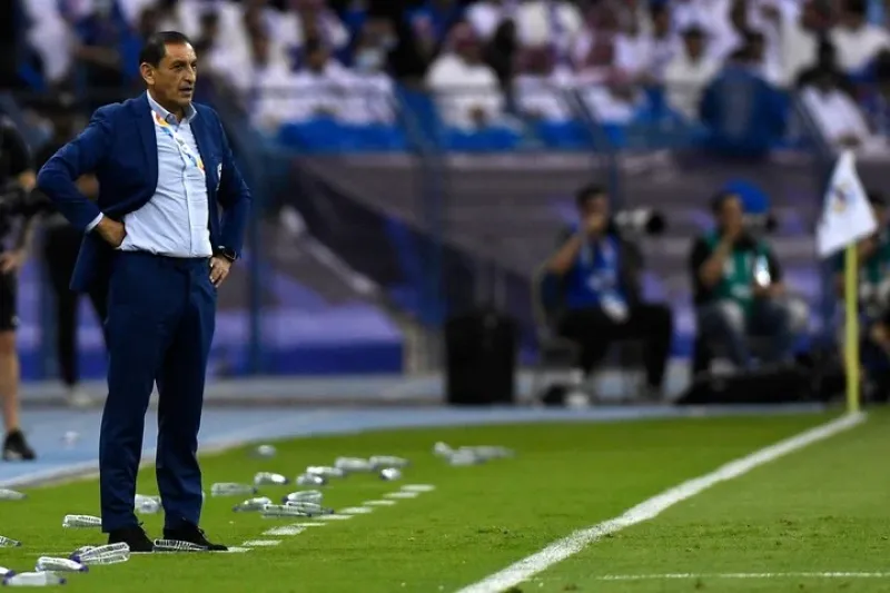  Ramón Díaz dirigiendo al Al Hilal durante el Mundial de Clubes