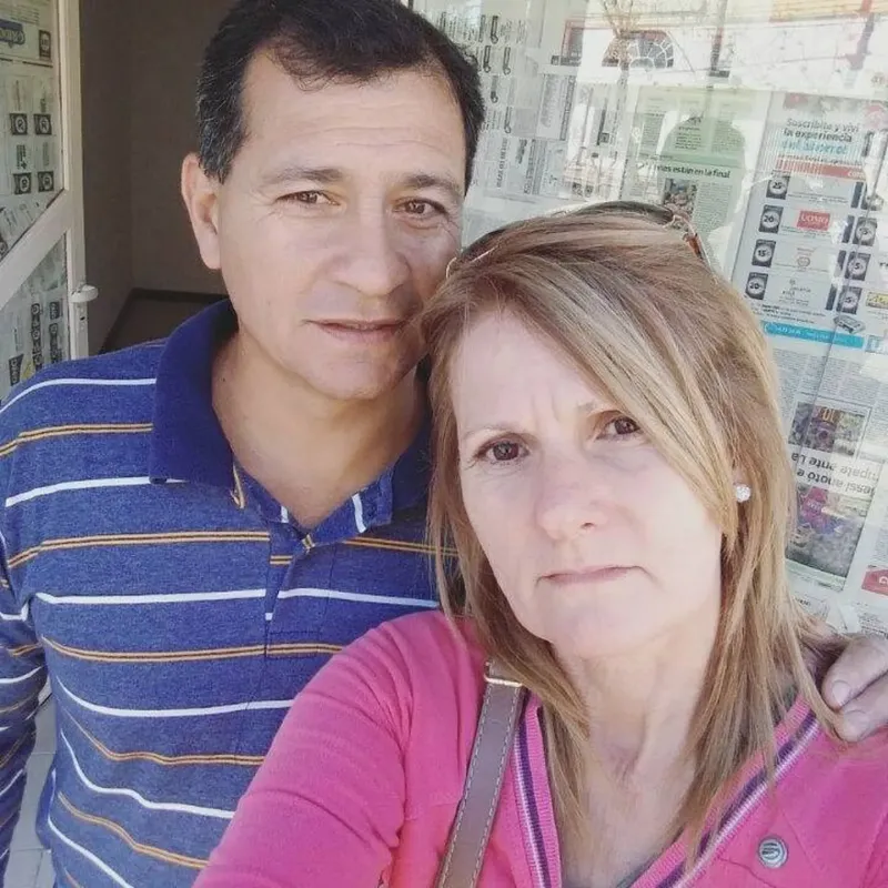 Mónica Truzskot, de 46 años, fue apuñalada en varias ocasiones en la zona del cuello. Por el hecho buscan a Luis Luna, un policía retirado. 