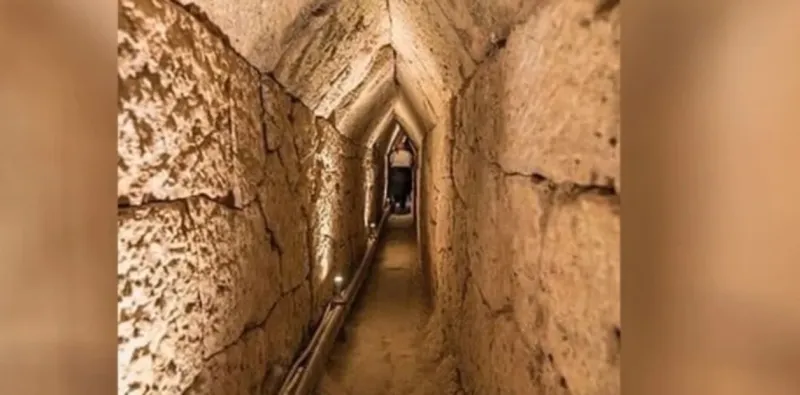 El túnel debajo del templo en Taposiris Magna