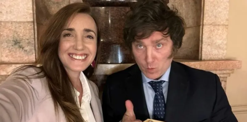  Victoria Villarruel y Javier Milei en el Congreso, antes de retirarse para no votar el Presupuesto, en octubre del año pasado. 