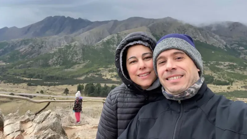  El primer viaje con los hijos de ambos fue a Sierra de la Ventana. Allí se dieron cuenta que estaban enamorados