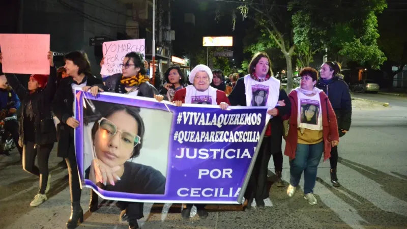  El miércoles se realizó una masiva marcha en la ciudad de Resistencia, en reclamo por el femicidio de Cecilia (Edgar Aguirre)