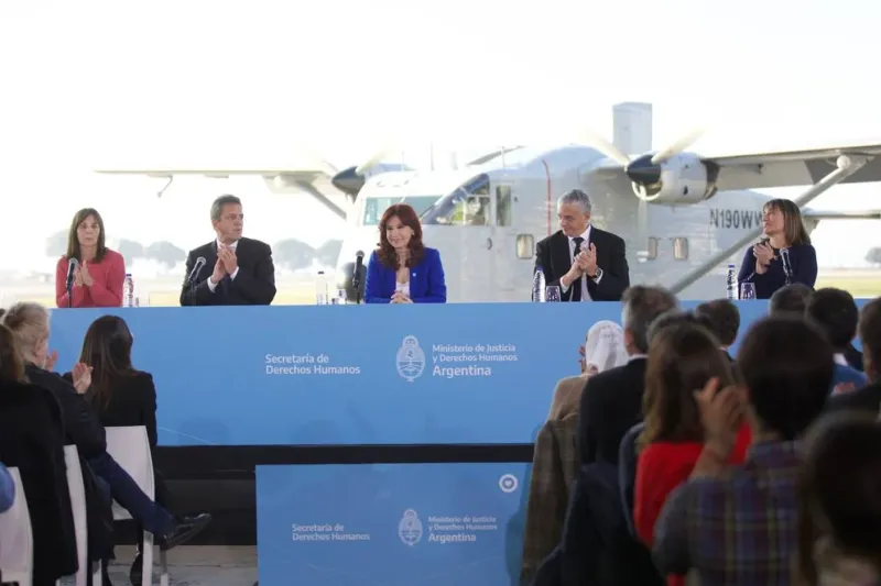  Sergio Massa y Cristina Kirchner compartieron un acto en Aeroparque, el primero del ministro de Economía como pre candidato a Presidente