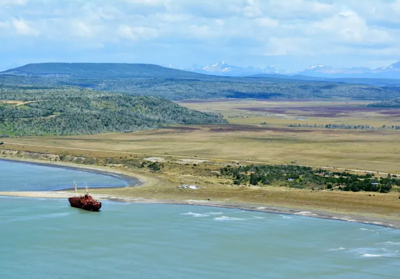 El gobernador fueguino Gustavo Melella habilitó, con el guiño del gobierno nacional, la construcción de un puerto con capitales chinos en Tierra del Fuego. (Foto: La Ruta Natural)