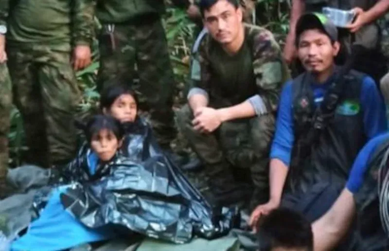 La pequeña, de 13 años, junto a su hermana de 11 años, tras ser rescatadas