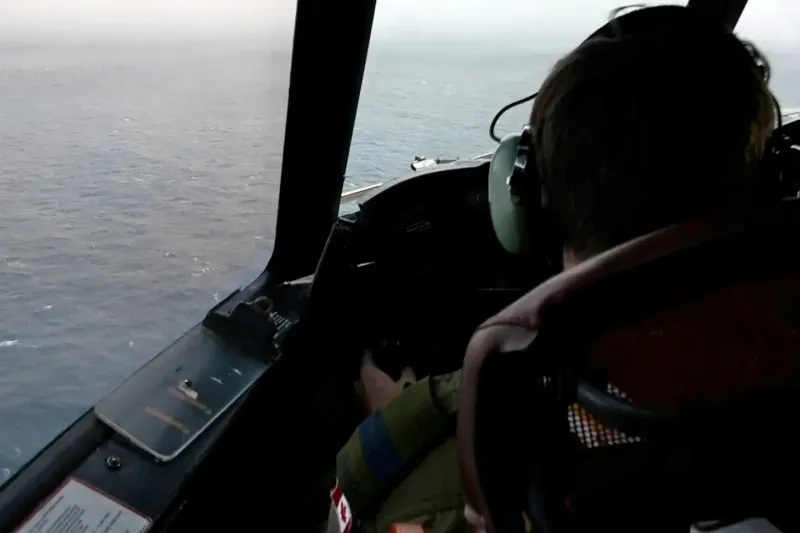 Barcos y aviones de varios países buscan al submarino Titan. (Foto: Reuters).Por: via REUTERS