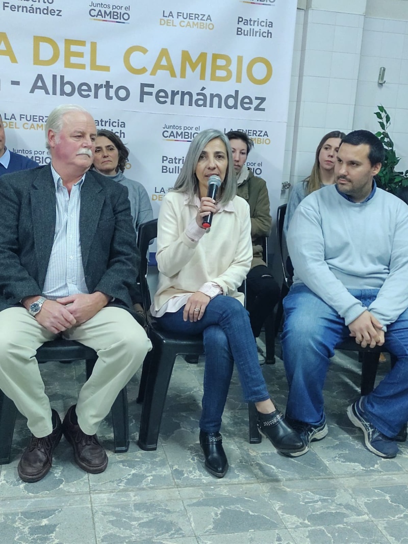 Con una serena convicción de triunfo, el ala bullrrichista de Juntos presentó su lista de candidatos