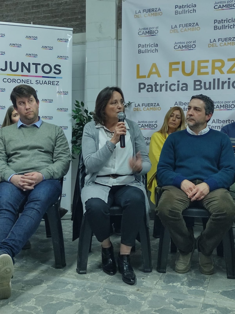 Con una serena convicción de triunfo, el ala bullrrichista de Juntos presentó su lista de candidatos