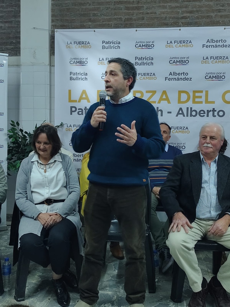 Con una serena convicción de triunfo, el ala bullrrichista de Juntos presentó su lista de candidatos