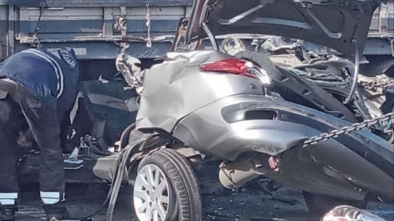  El camión giró en U en medio de la autopista. FOTO: El Ciudadano