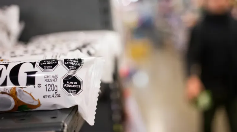 Compró una caja de alfajores argentinos para sus amigos de EEUU y lanzó una polémica frase: “Parecen veneno”