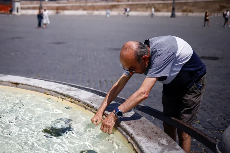  Las autoridades italianas decretaron un riesgo sanitario ”extremo” para 16 ciudades, entre ellas Roma y Florencia, este fin de semana, mientras la ola de calor que asola Europa amenaza con alcanzar temperaturas récord /REUTERS/Guglielmo Mangiapane