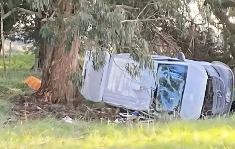 Volcó una combi de pasajeros en viaje a Mar del Plata: dos muertos y seis heridos