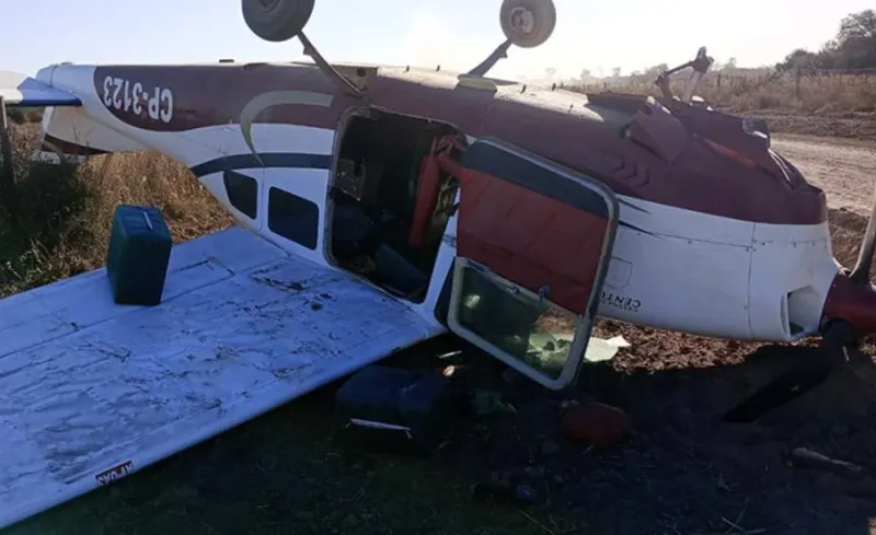 La avioneta que volcó en un campo chaqueño (Chaco día por día)