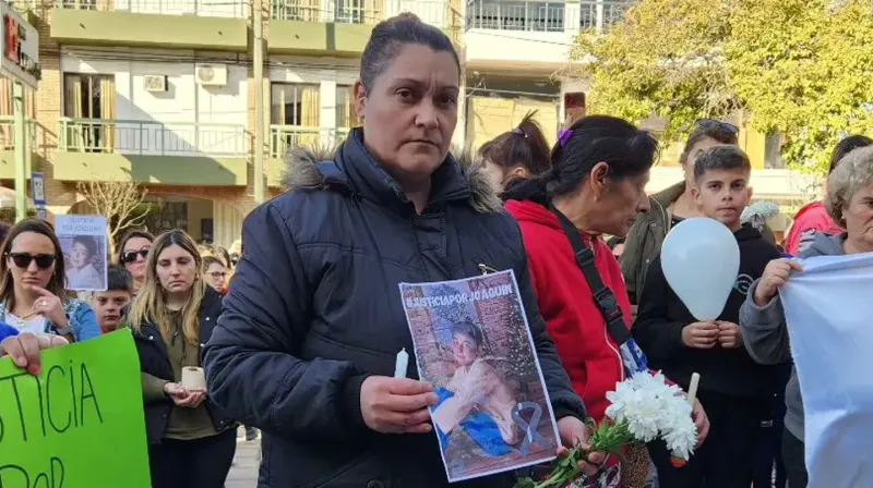 La mamá de Joaquín Sperani, Mariela, en una movilización en pedido de justicia por su hijo. (Foto: Play FM)