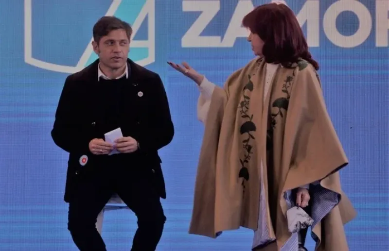  La Cámpora le pide a Cristina Kirchner que haga campaña junto a Axel Kicillof ante un panorama que se complica cada vez más: Javier Milei en baja y los jefes del GBA que advierten que ninguno superará el 50%.