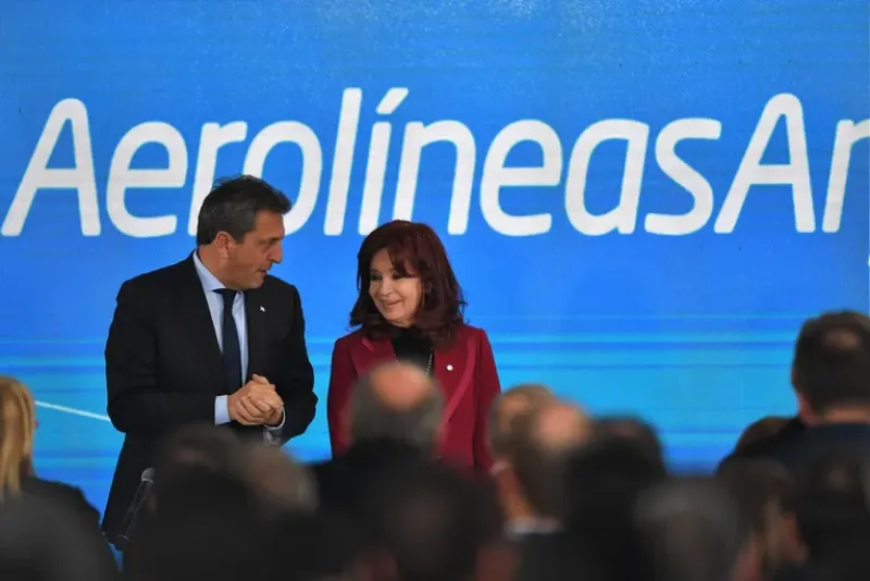  Cristina Kirchner y Sergio Massa participaron juntos de un acto de Aerolíneas Argentinas. (Foto: Télam)