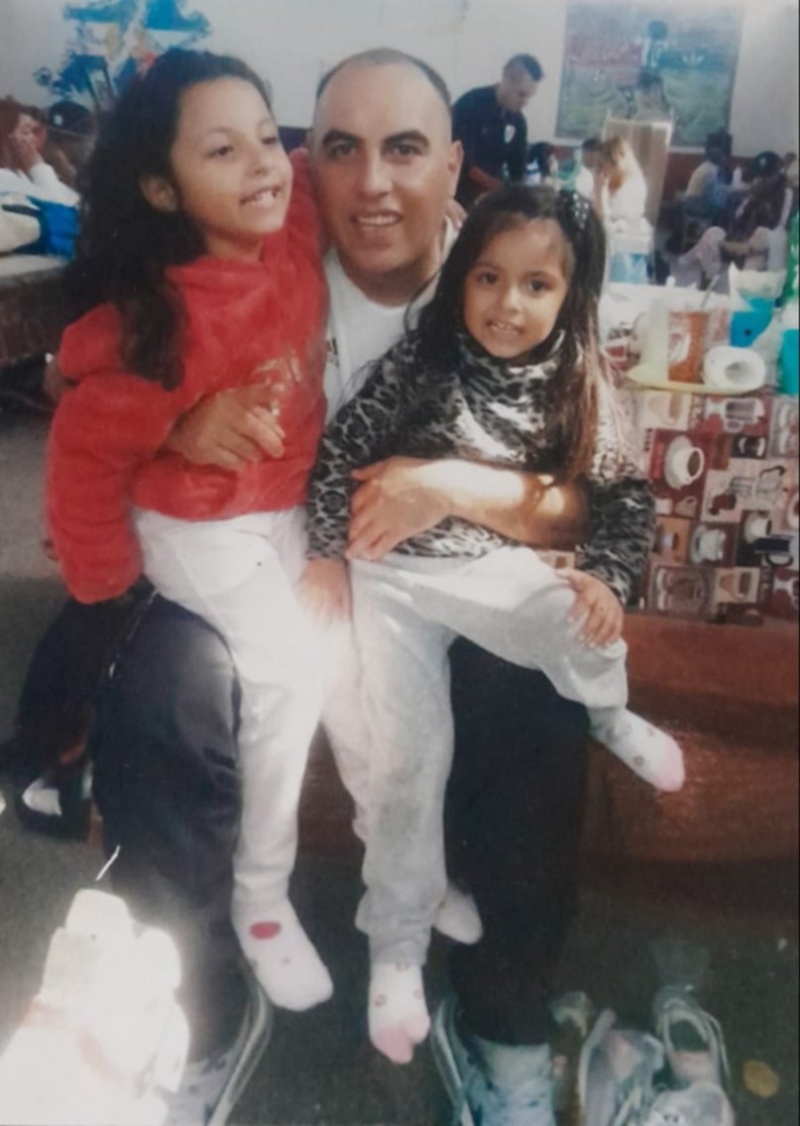     Damián Carrillo y sus hijas, que están siendo buscadas.