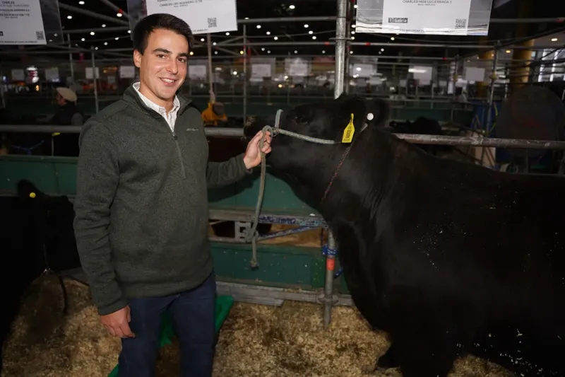  Carlos José “Pepe” Pestalardo Guerrero, 33 años, asesor genético ganadero, sexta generación de descendientes de Carlos Guerrero, introductor de la raza Aberdeen Angus en la Argentina en 1879 (Franco Fafasuli)