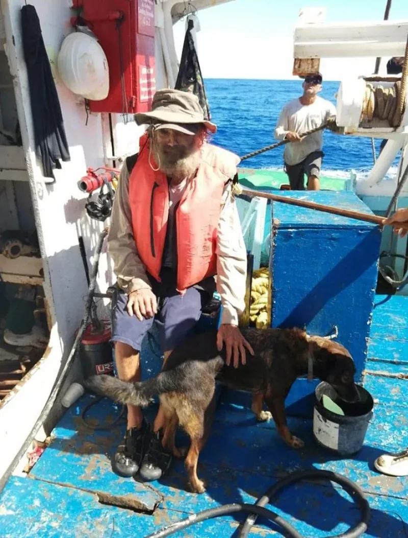 Timothy Shaddock, y su mascota canina 