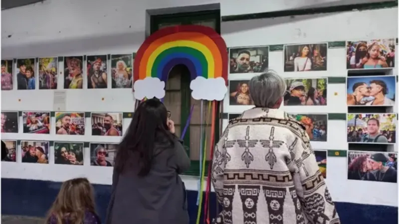  El taller de ”Infancias diversas” tuvo lugar en el Centro Cultural Municipal Vieja Estación (la foto es del Festival del Orgullo del año pasado, que incluyó esta muestra, apta para todo público, niños incluidos como puede verse en la imagen)