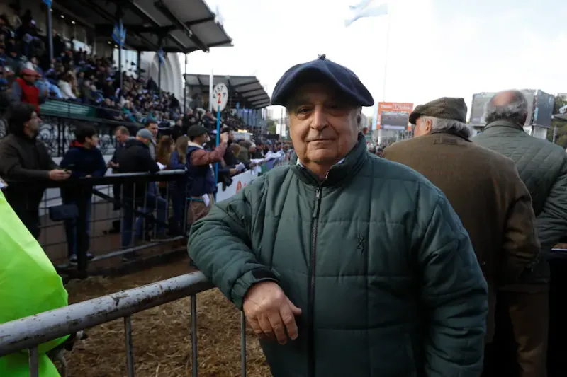 Raúl Irarzabal, que viajó desde Uruguay para presenciar la muestra.Ricardo Pristupluk - La Nacion