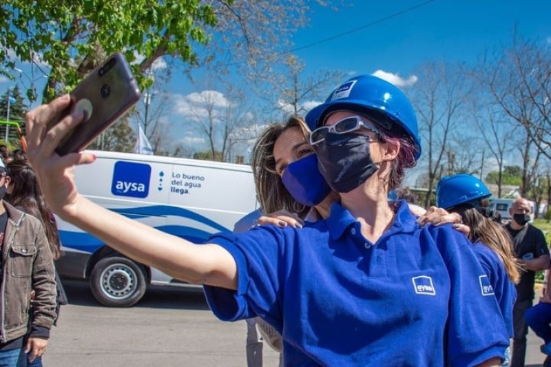   La arenga de Malena Galmarini a la militancia en Ituzaingó: ”No nos pueden ganar estos tipos”. La presidenta de AYSA y esposa de Sergio Massa inauguró obras en uno de los municipios donde ganó la oposición.