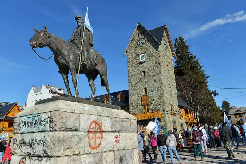 Estatua de Julio A. Roca en Bariloche.