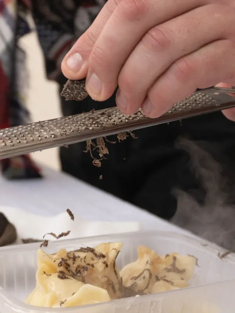 Pastas, huevos, pescados, tostones, carnes y hasta postres: la incorporación correcta de la trufa negra convierte en un manjar los platos de la alta cocina