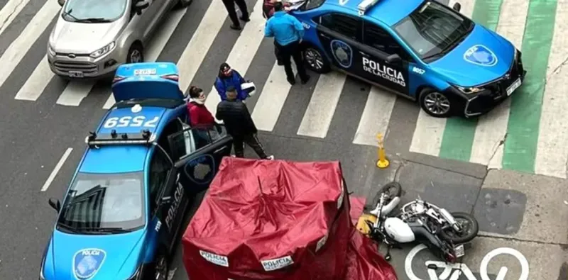 Una turista francesa murió atropellada por un motociclista en Palermo