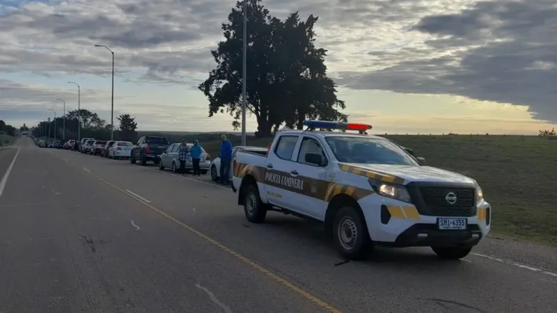 Durante el fin de semana hubo filas de hasta 4,5 kilómetros para cruzar desde Uruguay a Argentina (Policía Caminera de Uruguay)