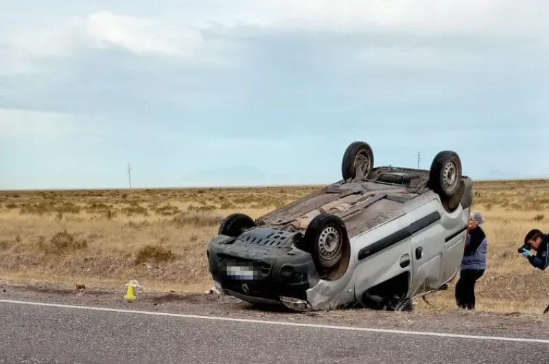  Así quedó el vehículo utilitario en el que viajaba el santafesino.