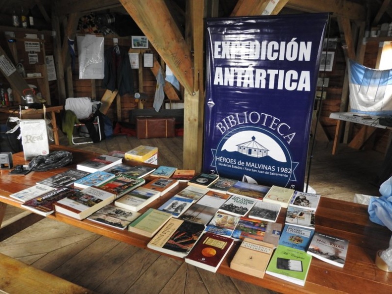 La biblioteca, cuando estaba en el Faro San Juan de Salvamento