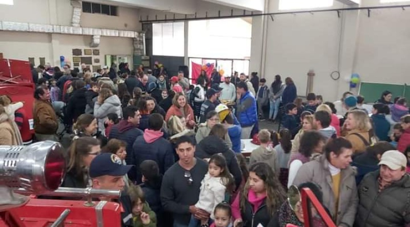 Extraordinario regalo de los bomberos a los niños suarenses