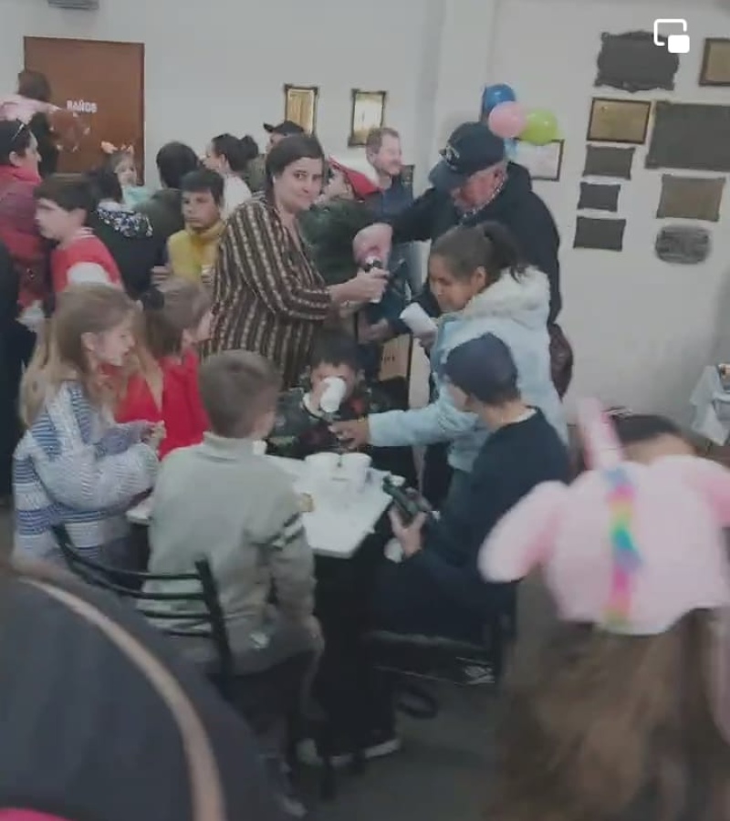 Extraordinario regalo de los bomberos a los niños suarenses