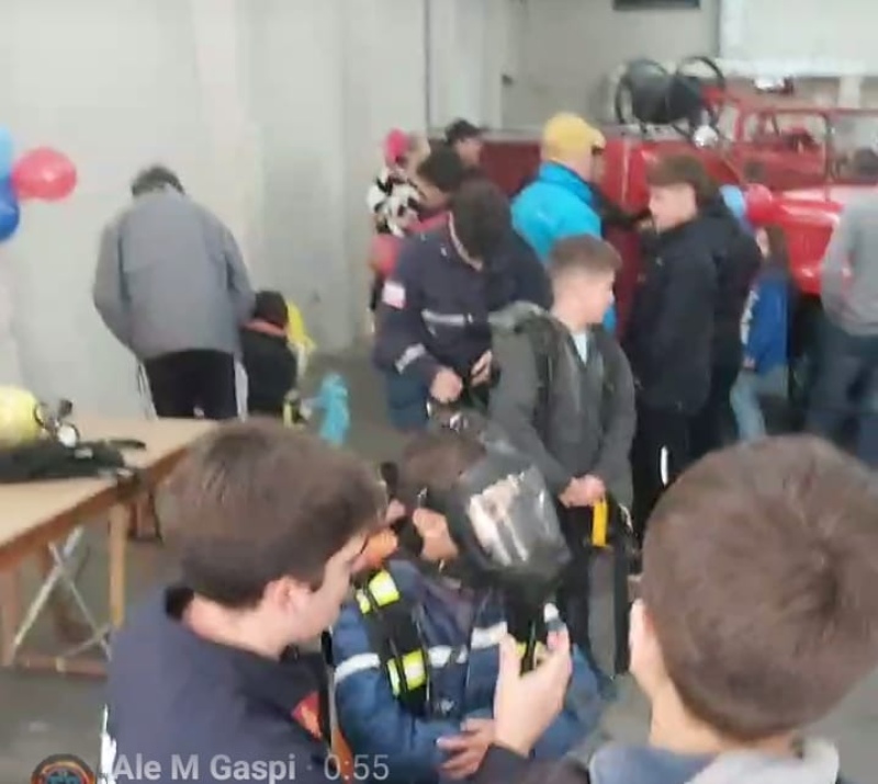 Extraordinario regalo de los bomberos a los niños suarenses