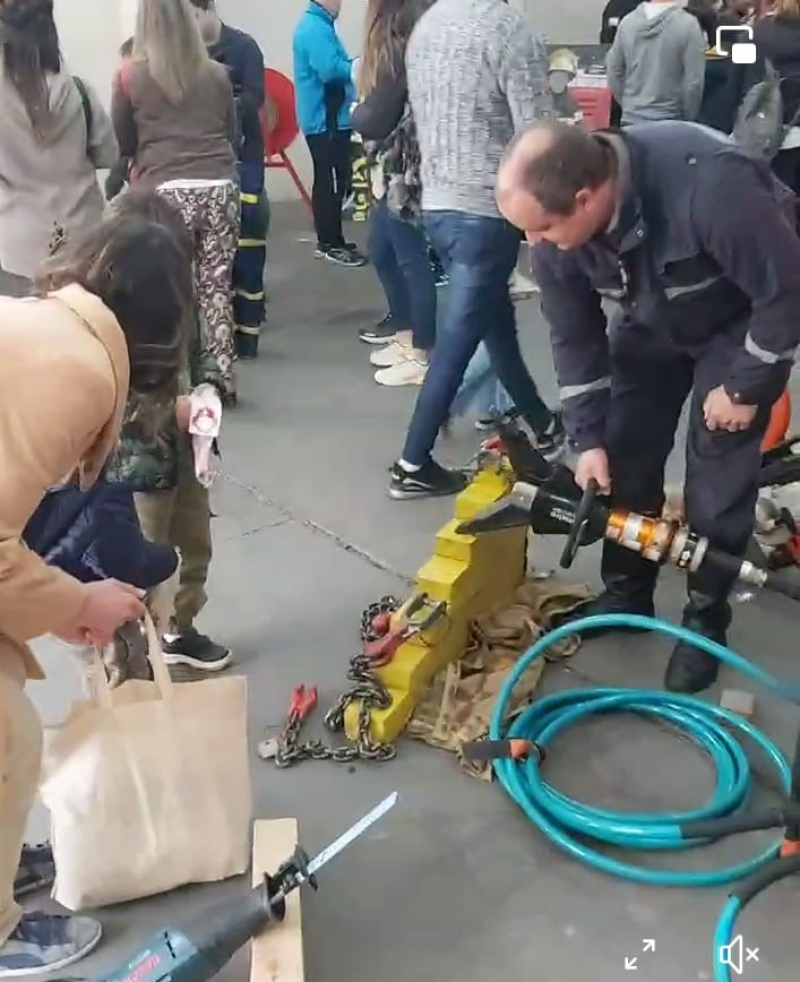 Extraordinario regalo de los bomberos a los niños suarenses