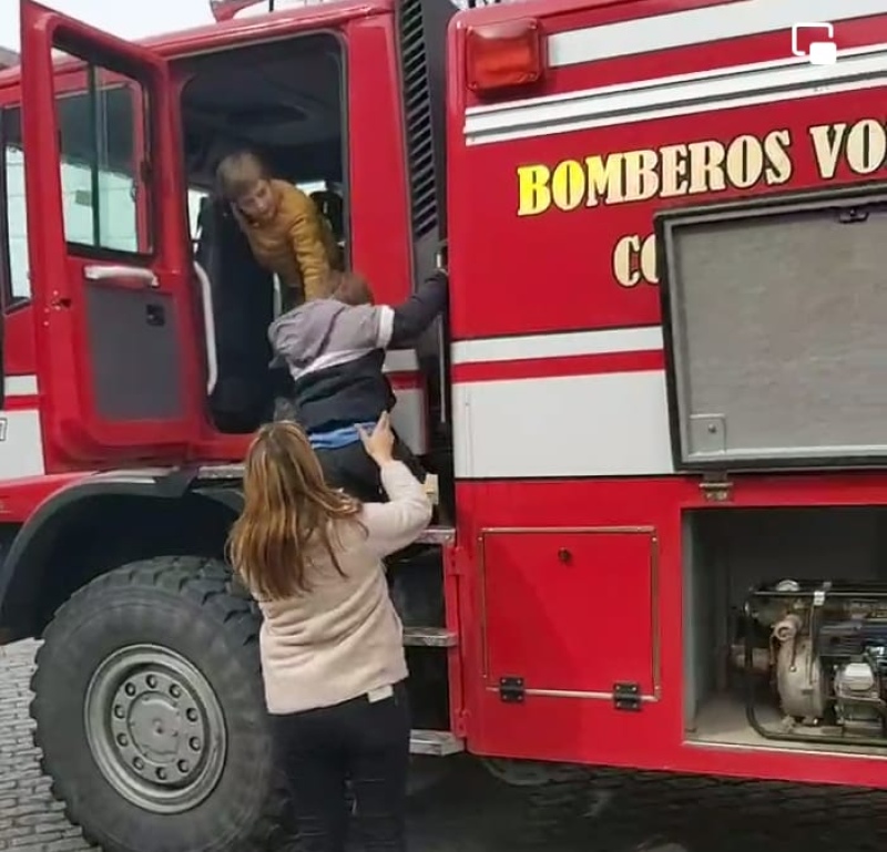 Extraordinario regalo de los bomberos a los niños suarenses