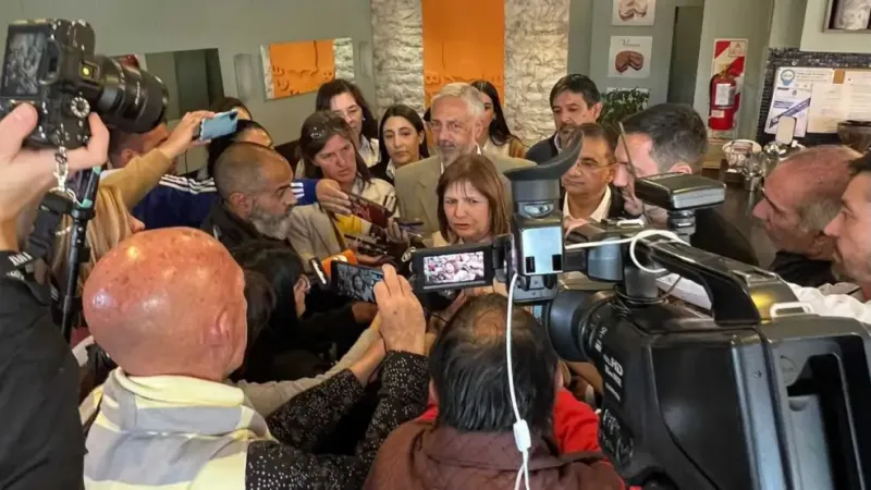 Patricia Bullrich fue repudiada en San Luis: ”¡Asesina, vendiste a los compañeros Montoneros!”