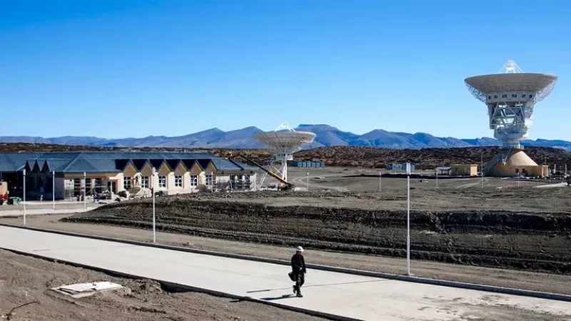 Ha desaparecido el cartel que identificaba la base como: ”Estación de Espacio Lejano, CLTC-CONAE-NEUQUÉN”