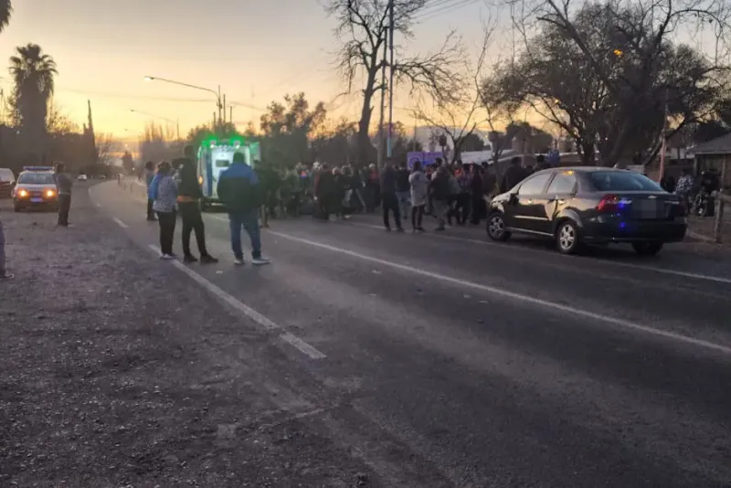 La escena copada por los vecinos del barrio La Libertad. Hubo momentos de tensión.