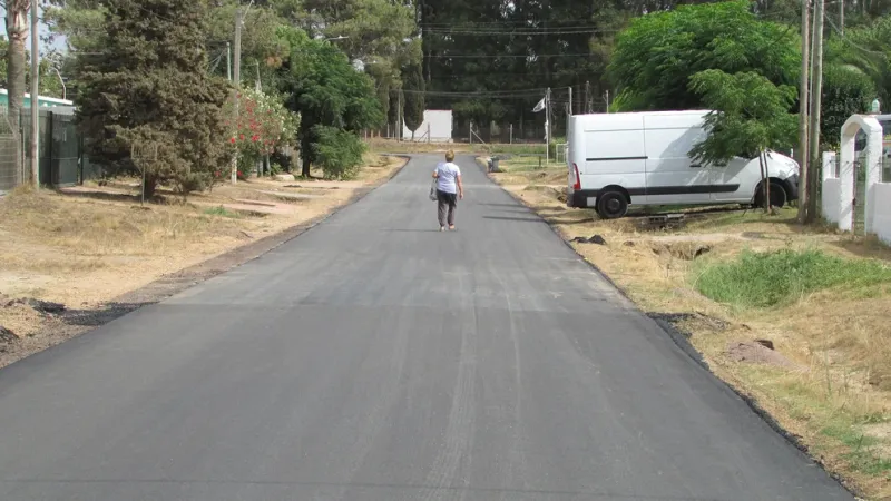 La tarde del domingo en el balneario Solymar, de Canelones (Uruguay), se vio sacudida por un hombre que escaló casas e intentó matar a sus padres