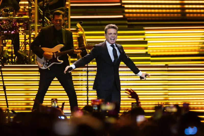 Luis Miguel acompañado de una importante banda (Foto: GROSBY/rsfotos).