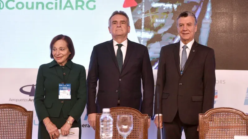  La presidenta y CEO de la Americas Society/Council of the Americas, Susan Segal; el jefe de Gabinete, Agustín Rossi; y el presidente de la CAC, Natalio Mario Grinman, en la apertura del encuentro (foto Adrián Escándar)